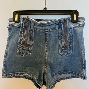 Free People denim shorts. High rise. 2 Zippers front closure. Two pockets